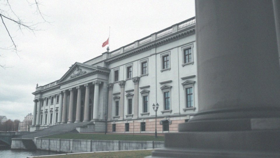 Jak wynagrodzenie marszałka Sejmu porównuje się z innymi stanowiskami w państwie?