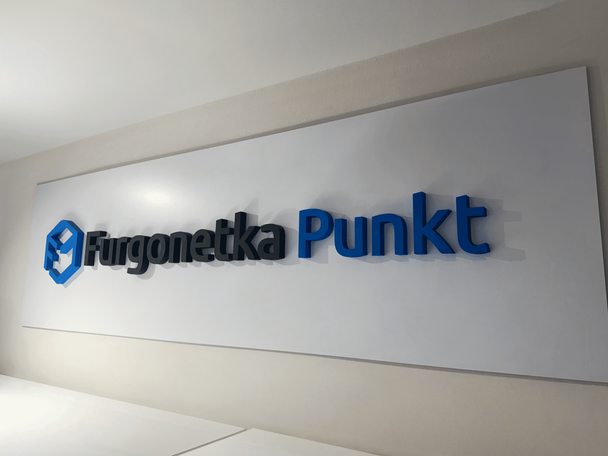 Jeden punkt, wielu kurierów. Jak Białystok zyskuje na sieci Furgonetka Punkt