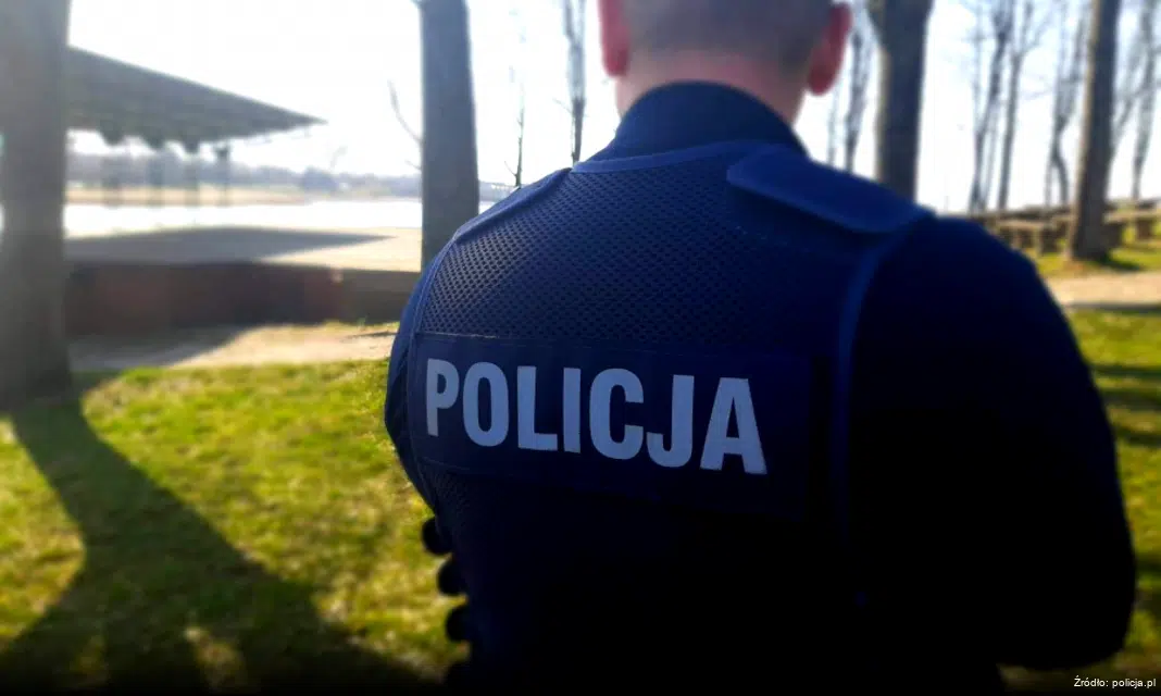 Policjanci ratują wychłodzonego mężczyznę w Turośni Kościelnej
