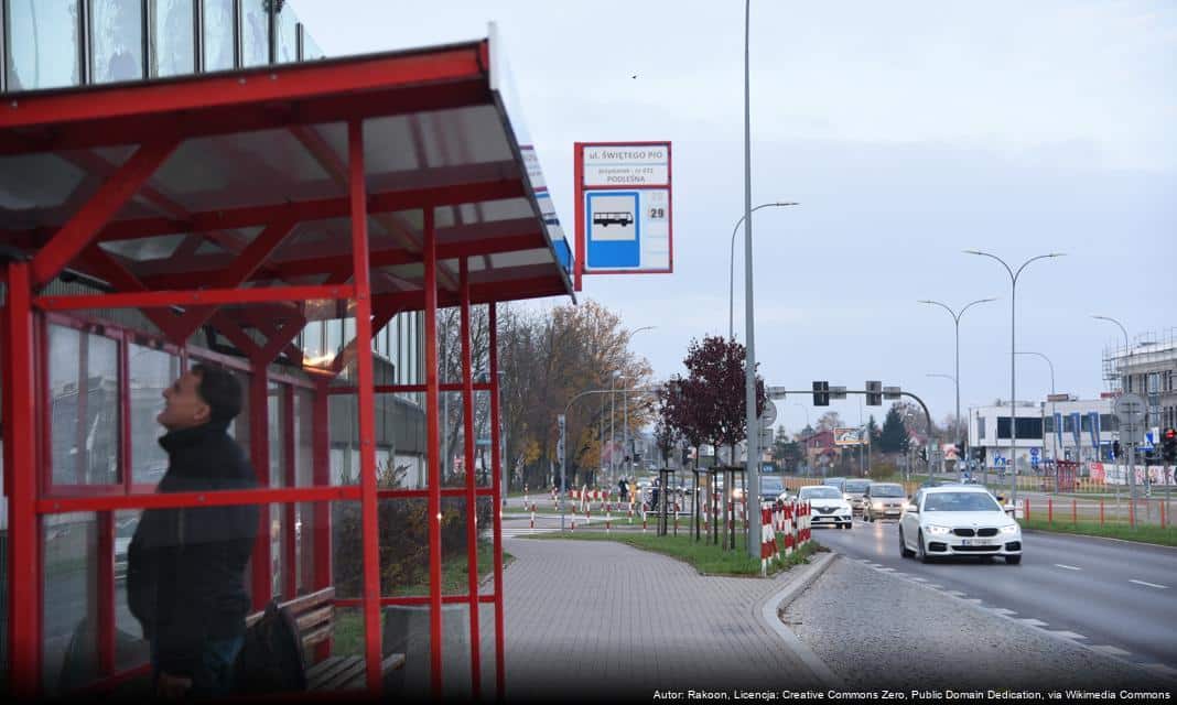 Akcja rozdawania karmników dla ptaków w Białymstoku